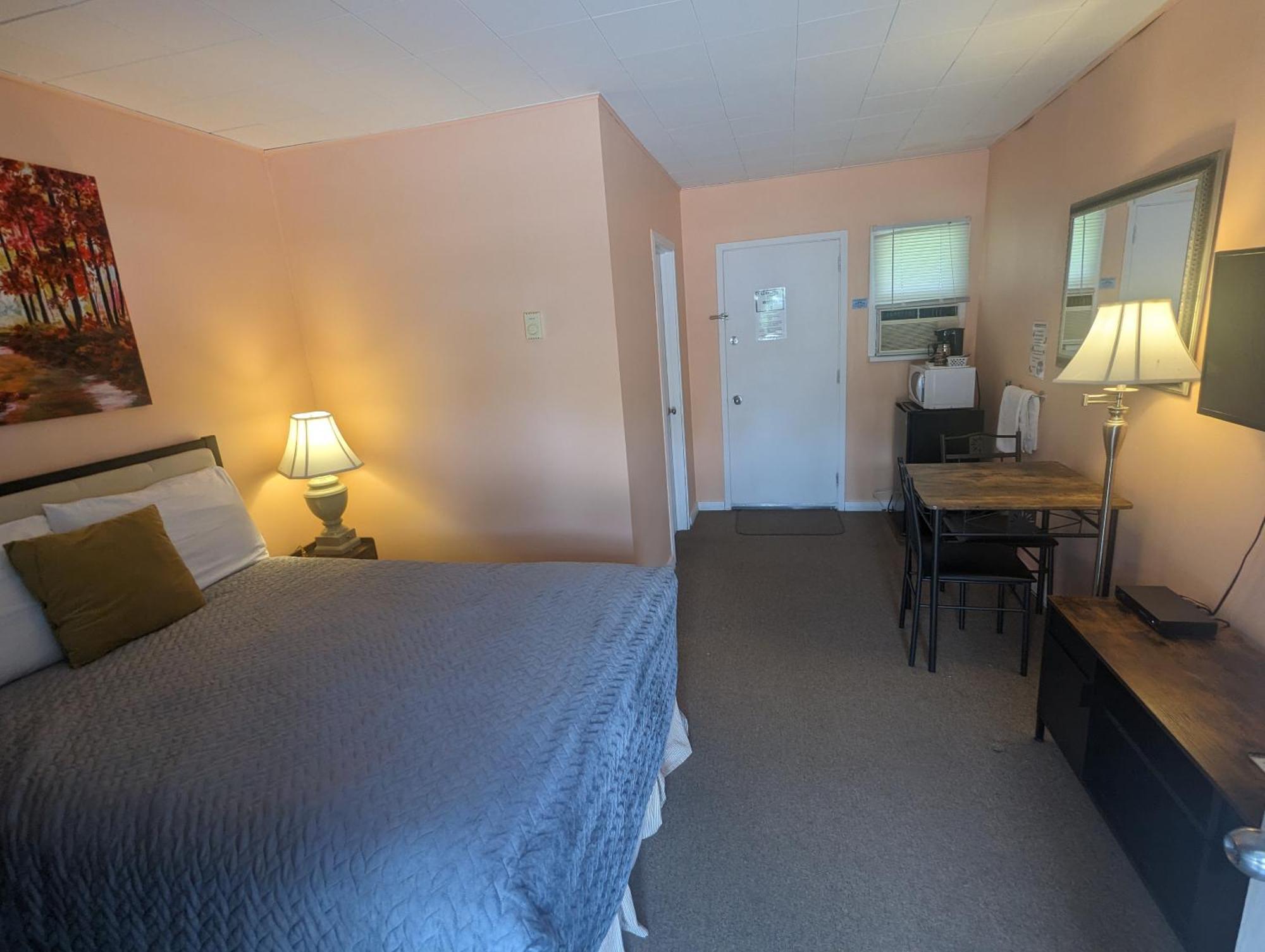 Pinewood Inn Barrys Bay Екстериор снимка