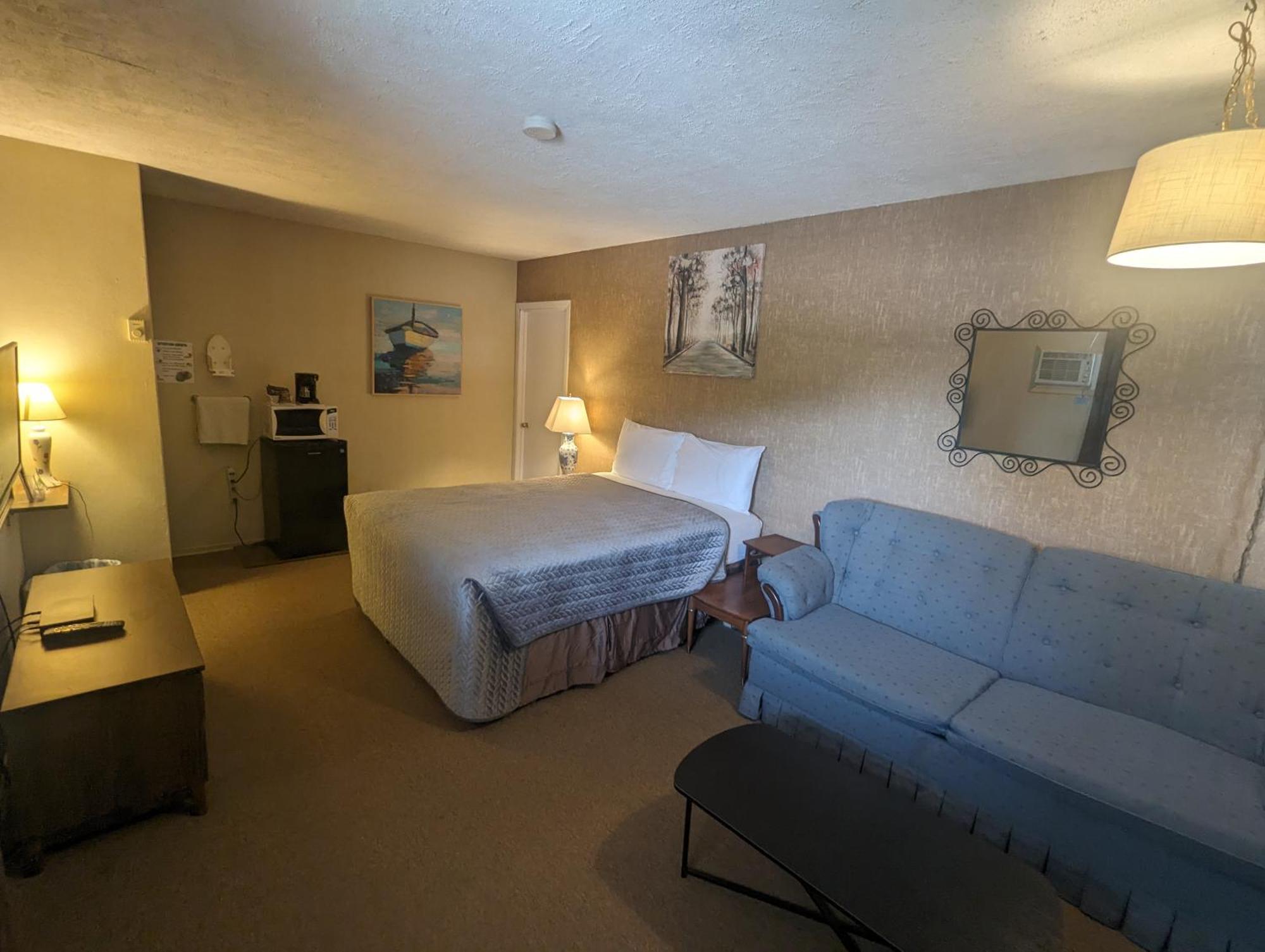 Pinewood Inn Barrys Bay Екстериор снимка