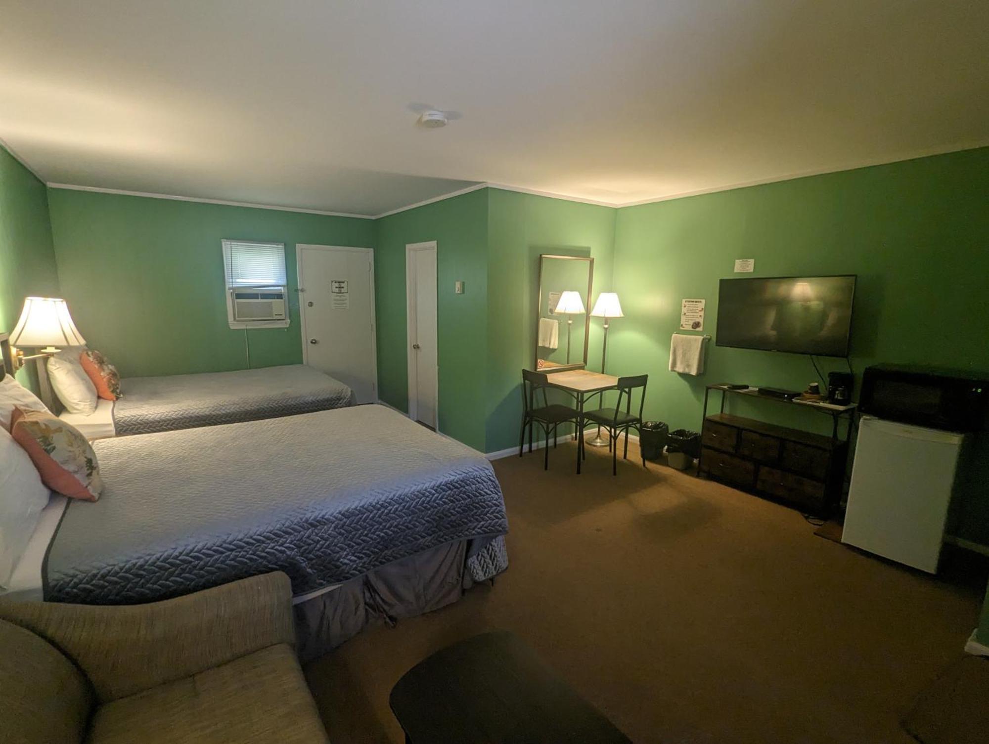 Pinewood Inn Barrys Bay Екстериор снимка